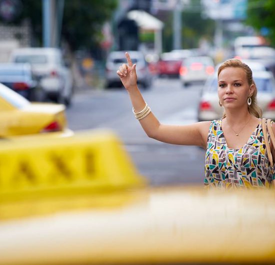 Etyka zawodowa i szkolenia dla kierowców taxi: podnoszenie standardów branży