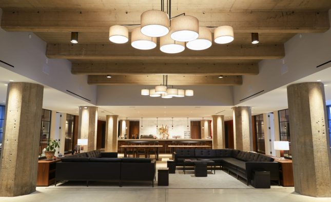 Rola oświetlenia do hoteli w marketingu sensorycznym – światło jako narzędzie budowania marki