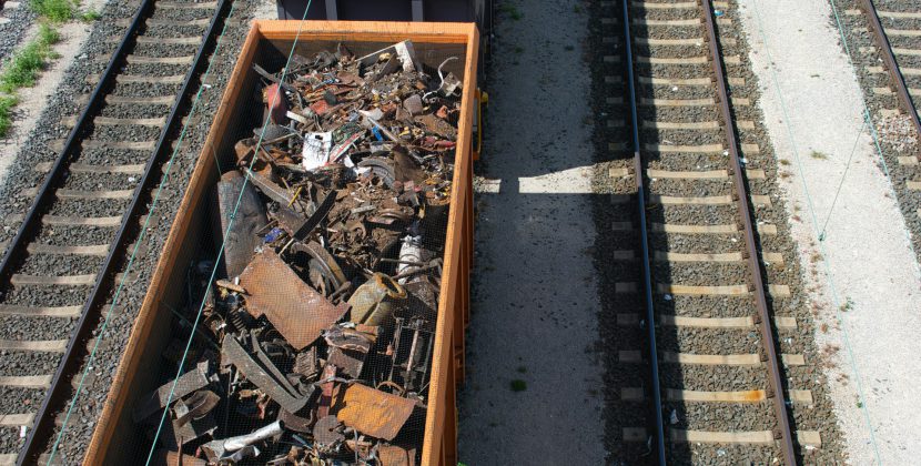 Jak przewidzieć zmiany cen złomu? Praktyczne wskazówki dla sprzedających