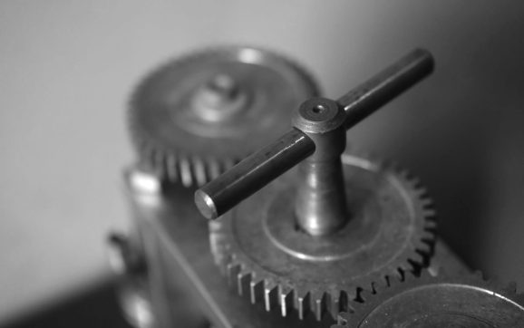 Jak odczytać moduł koła zębatego? Praktyczny poradnik identyfikacji części